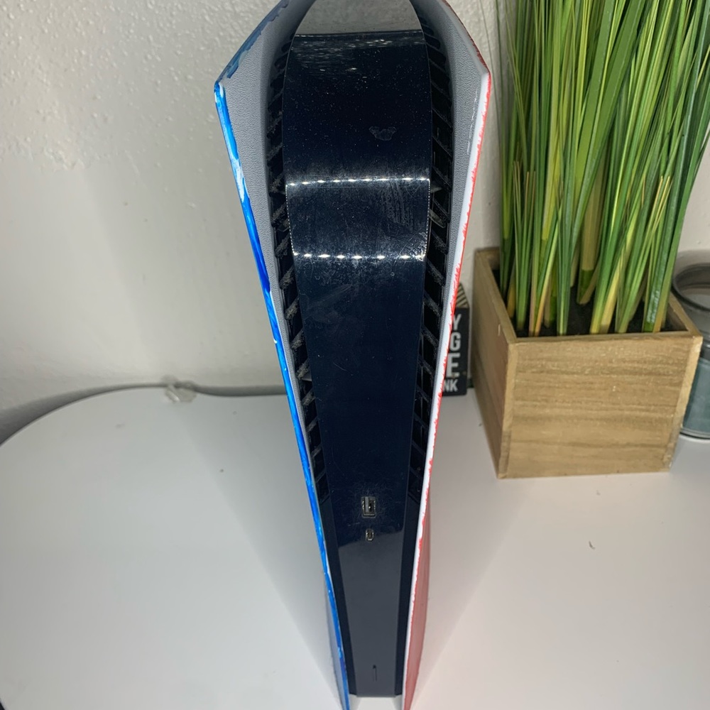 PS5 console and PS5 controller